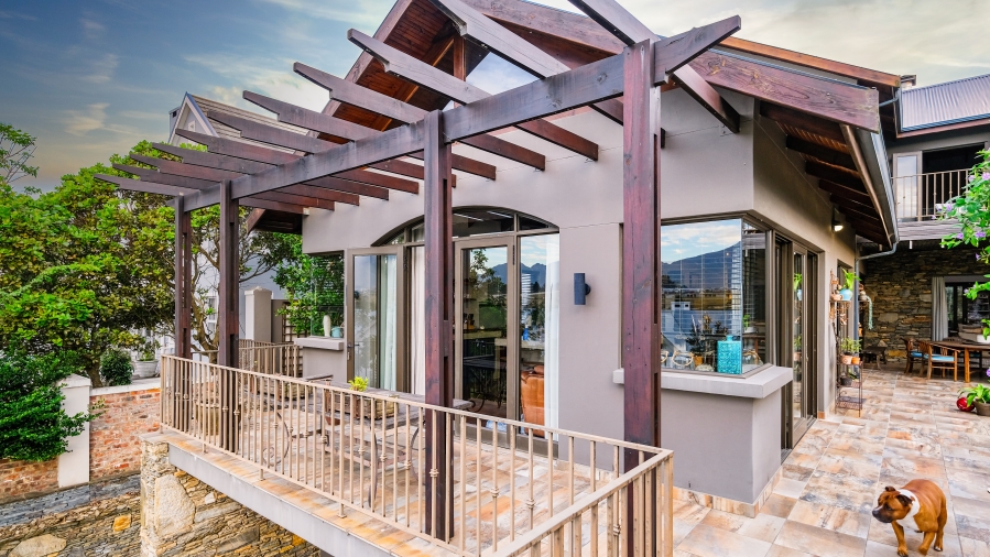 5 Bedroom Property for Sale in Kraaibosch Manor Western Cape